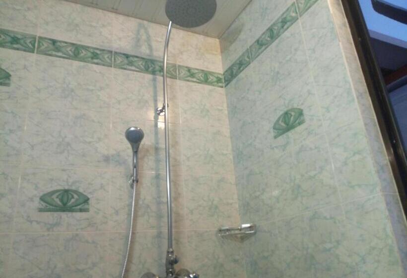 חדר סטנדרט, Rony