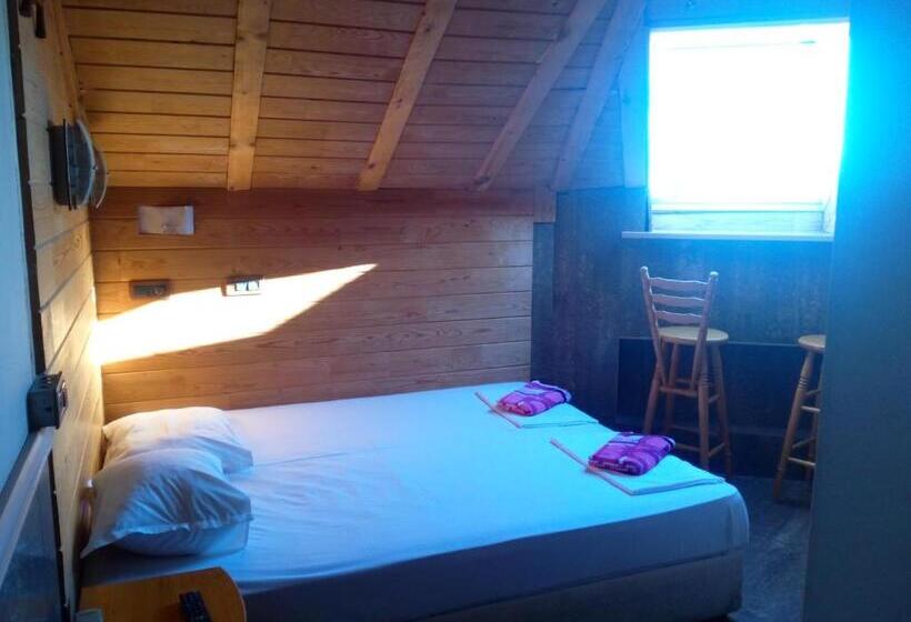 חדר פנטהאוז, Rony