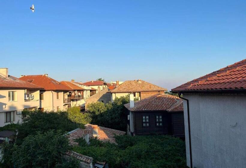 חדר סטנדרט לשלושה עם מרפסת, Rony