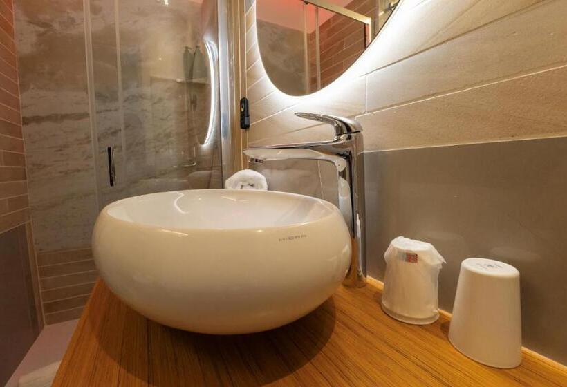 디럭스 룸, Maggiano Boutique