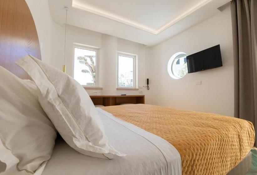 스탠다드 룸 킹사이즈 침대, Maggiano Boutique