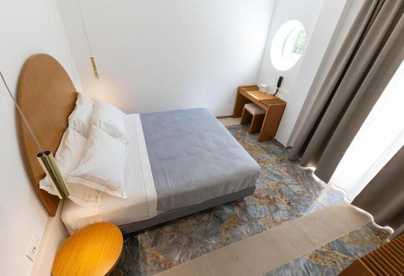 스탠다드 룸 킹사이즈 침대, Maggiano Boutique