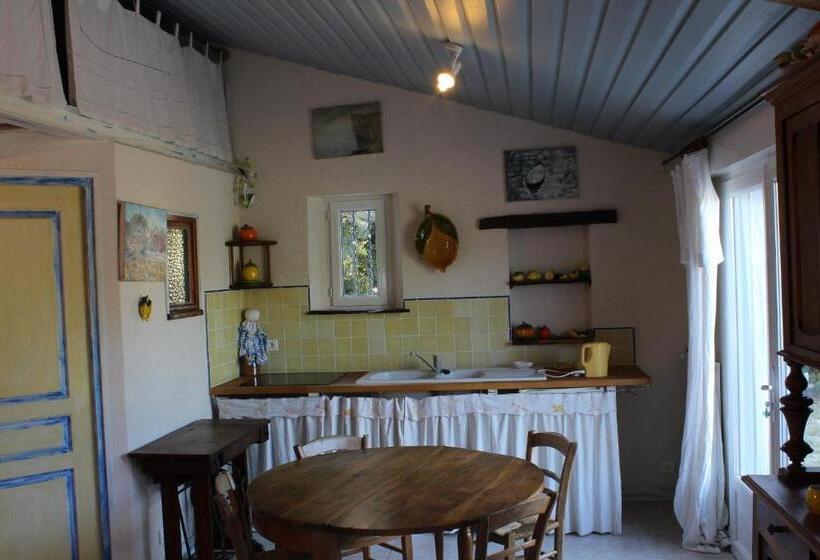 غرفة كلاسيكية رباعية, Les Coquettes