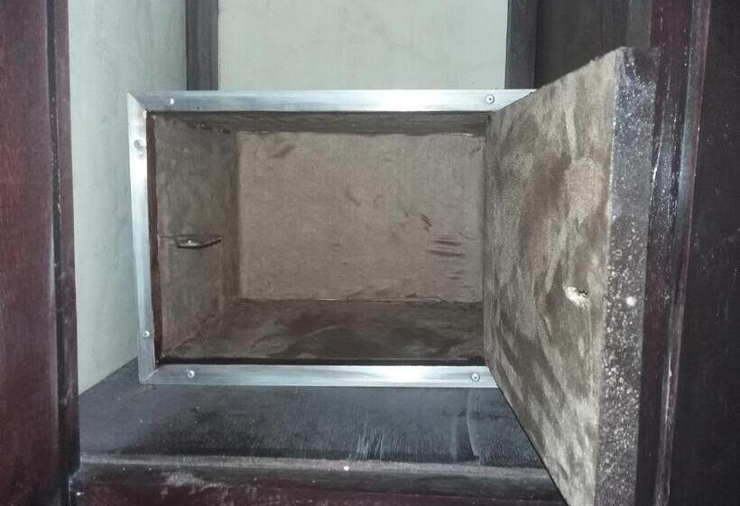 סוויטה משפחתית, The Sari Bungalows