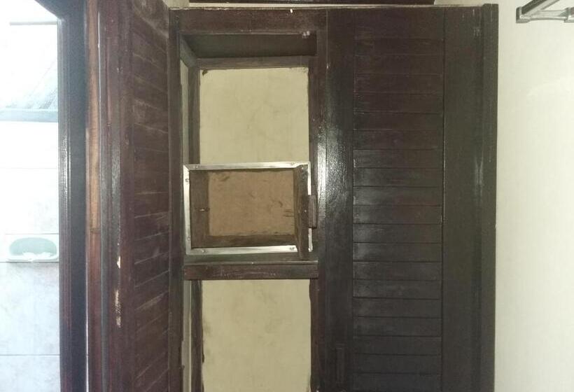 סוויטה משפחתית, The Sari Bungalows