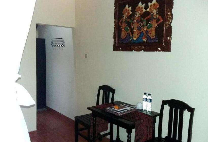 סוויטה משפחתית, The Sari Bungalows