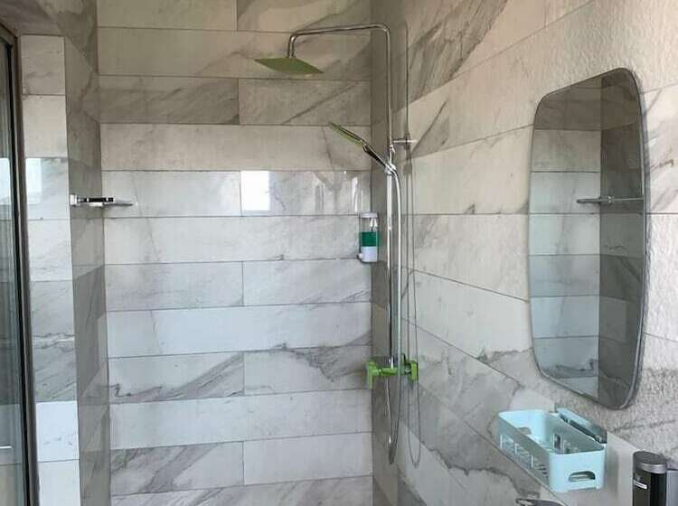 اتاق استاندارد, Cocktail And Dreams