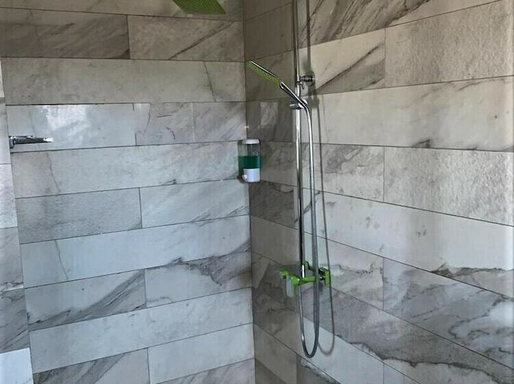 اتاق استاندارد, Cocktail And Dreams