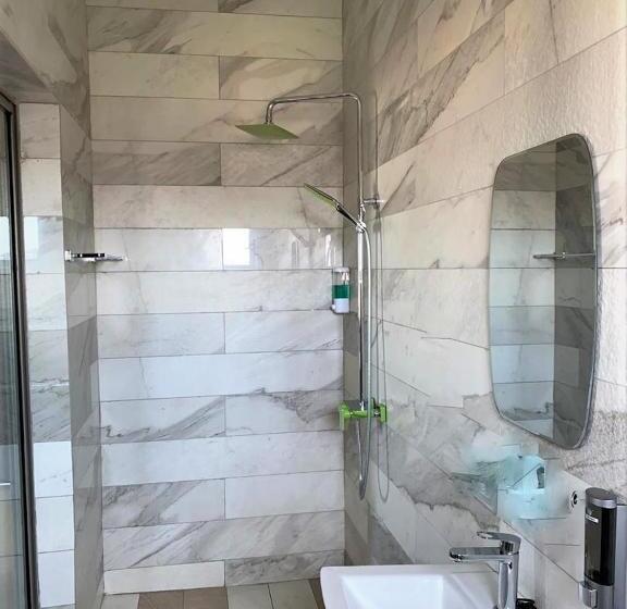 اتاق استاندارد, Cocktail And Dreams