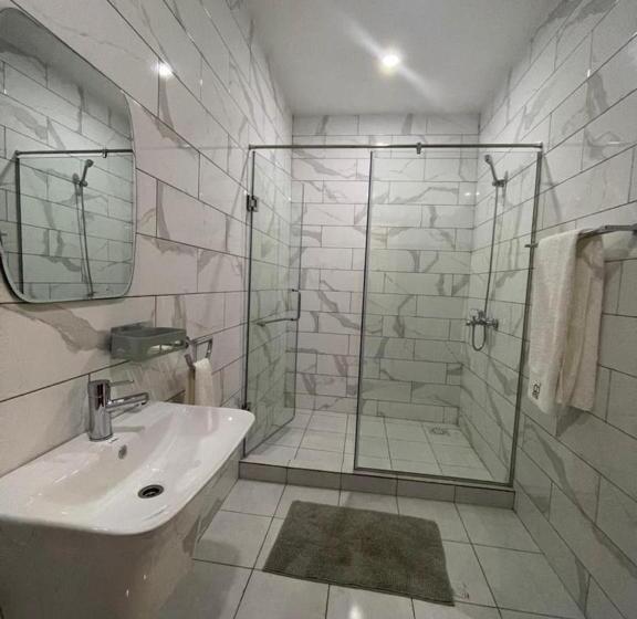 اتاق لوکس با تخت بزرگ, Cocktail And Dreams