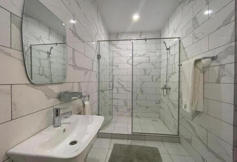 اتاق لوکس با تخت بزرگ, Cocktail And Dreams