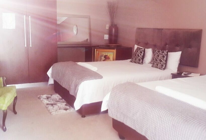 اتاق لوکس, Cockpit Guesthouse