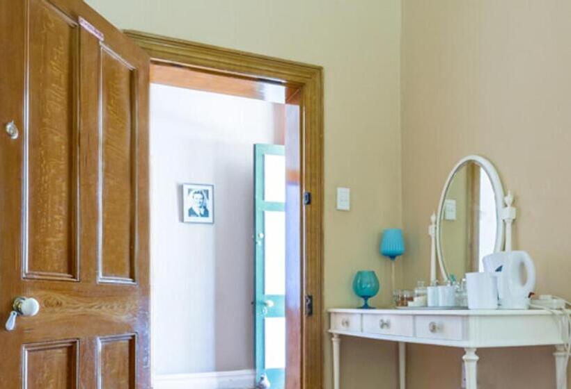 غرفة قياسية, Nanna Rous  Town House