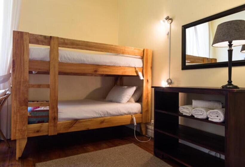 غرفة عائلية, Nanna Rous  Town House