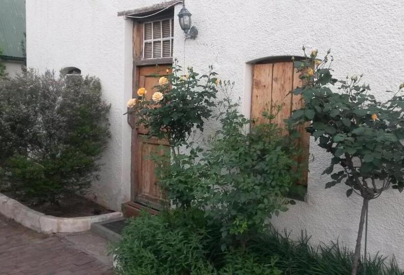 غرفة عائلية, Nanna Rous  Town House