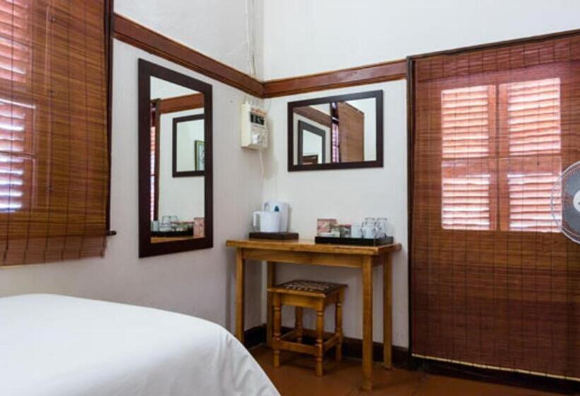 غرفة عائلية, Nanna Rous  Town House