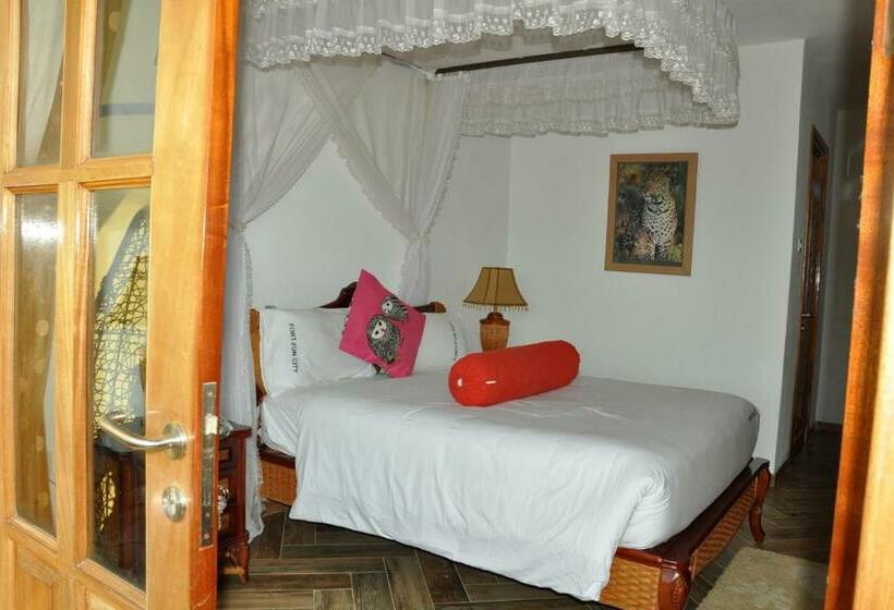 Deluxe Room, Fort Fun City
