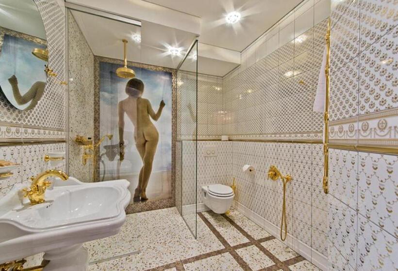 سوییت جونیور, Aqua Center Apartments