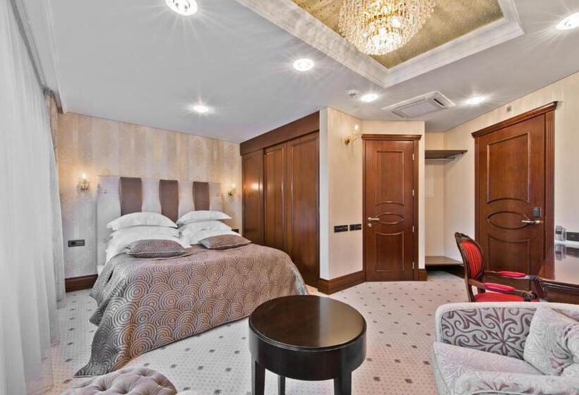 سوییت جونیور, Aqua Center Apartments