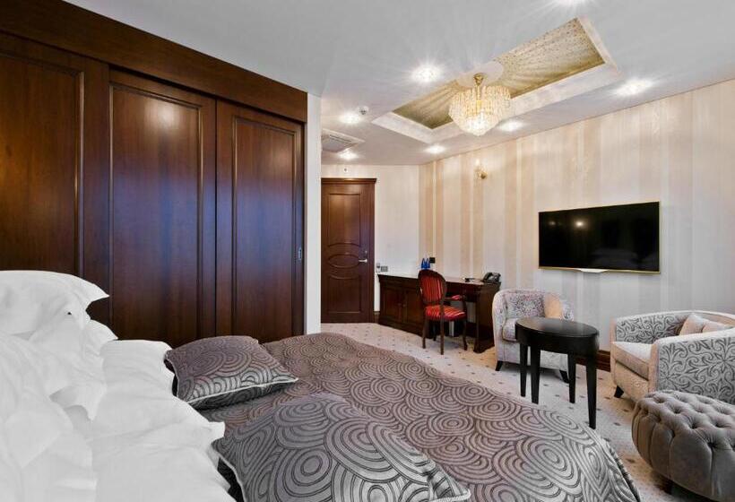 سوییت جونیور, Aqua Center Apartments