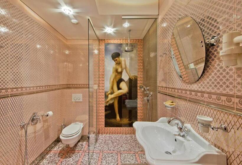 سوییت لوکس, Aqua Center Apartments