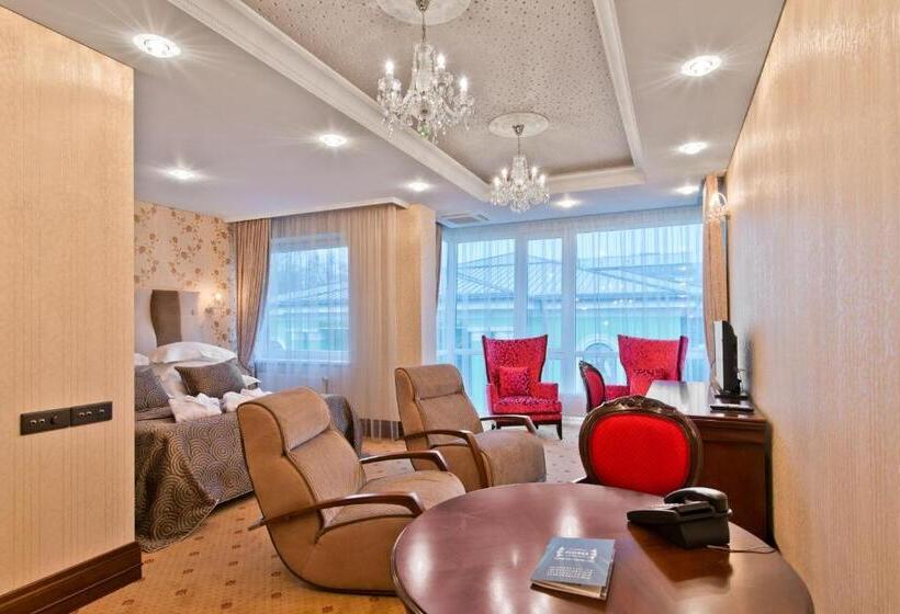 سوییت لوکس, Aqua Center Apartments