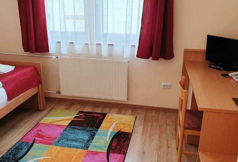 غرفة قياسية فردية بدون مكييف هواء, Diana Club