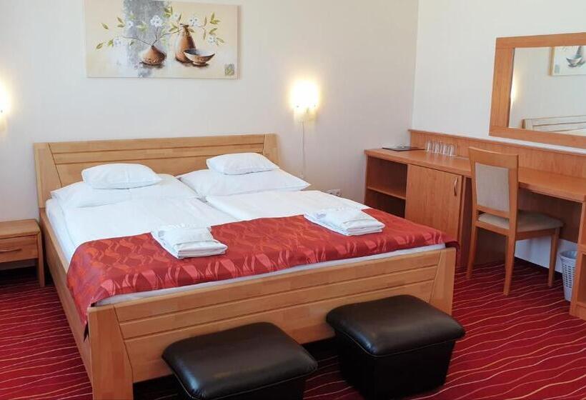 غرفة سوبيريور عائلية, Diana Club