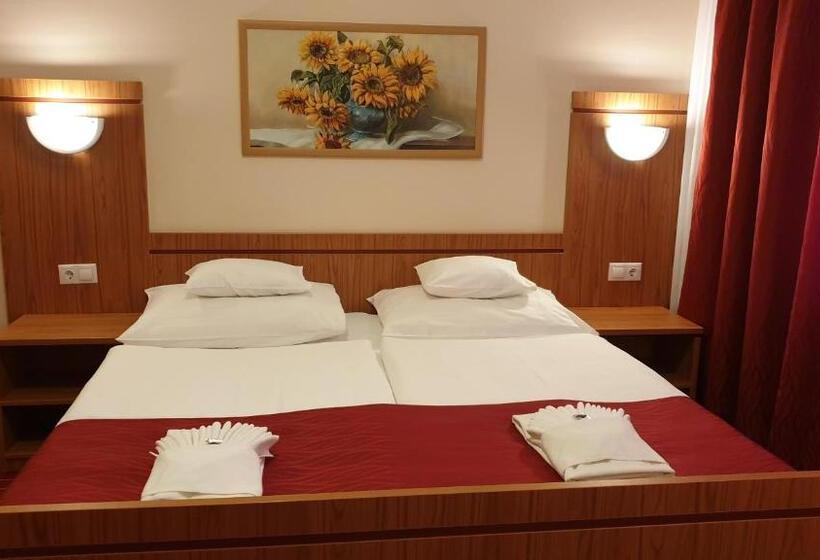 غرفة قياسية ثلاثية, Diana Club