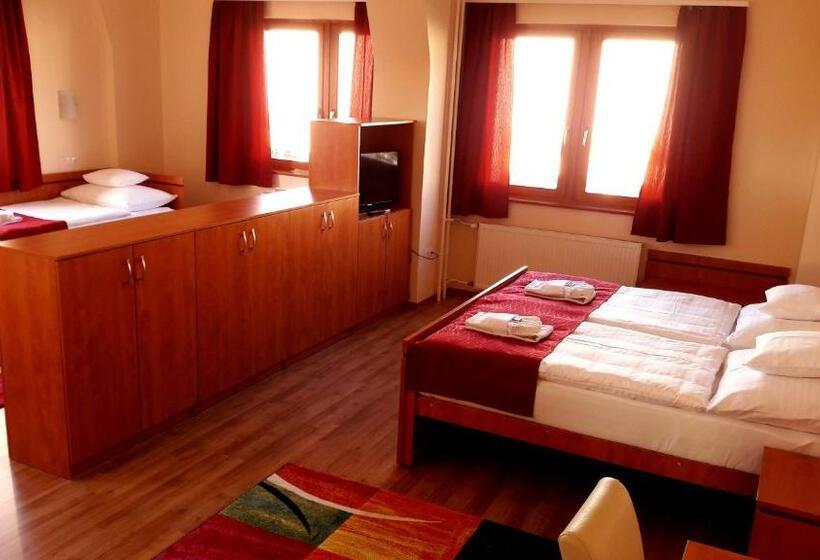 غرفة عادية خماسية, Diana Club