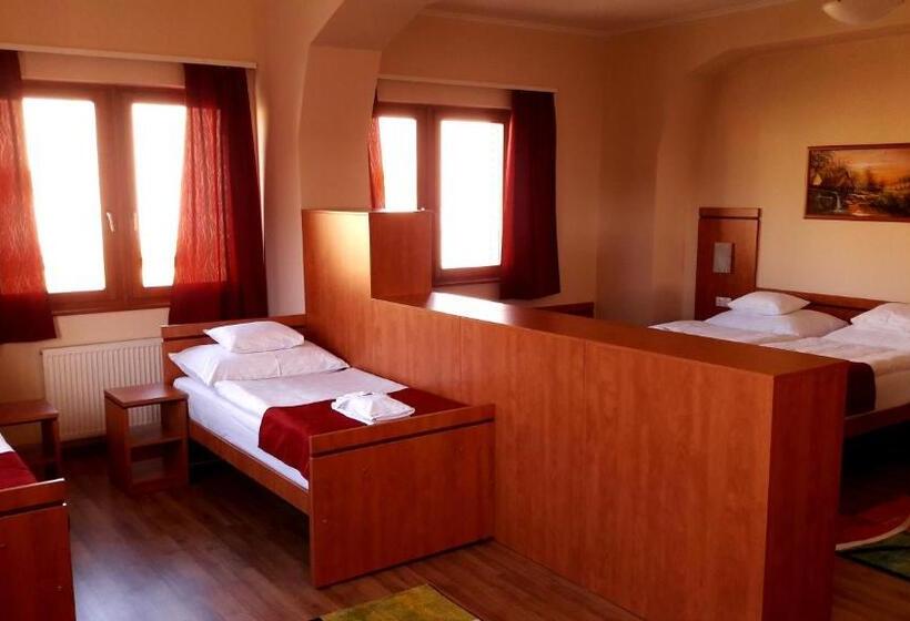 غرفة عادية خماسية, Diana Club