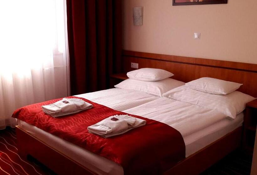 غرفة قياسية, Diana Club