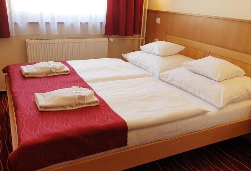 غرفة قياسية, Diana Club