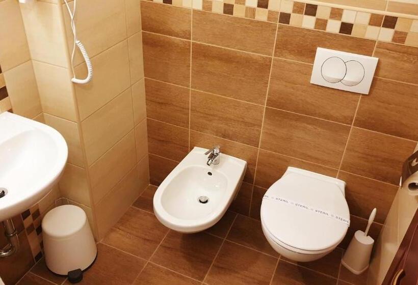 غرفة قياسية, Diana Club