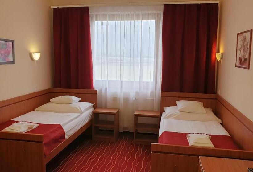 غرفة قياسية, Diana Club