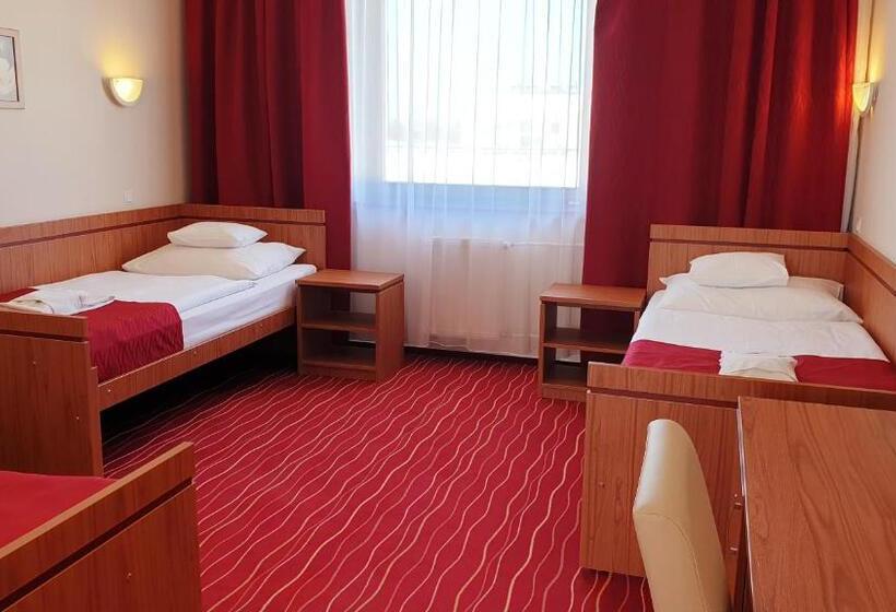 غرفة قياسية ثلاثية, Diana Club