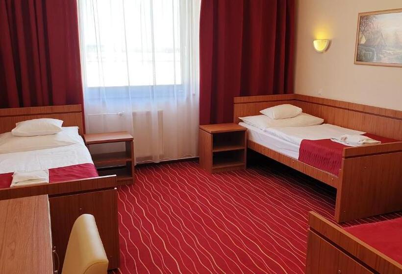 غرفة قياسية ثلاثية, Diana Club