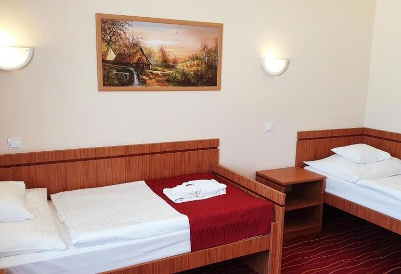 غرفة قياسية ثلاثية, Diana Club