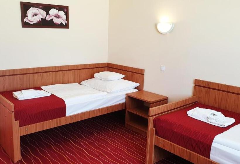 غرفة قياسية ثلاثية, Diana Club