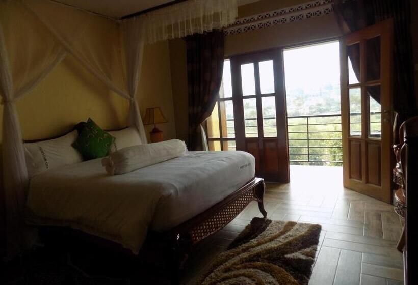 Deluxe Room, Fort Fun City