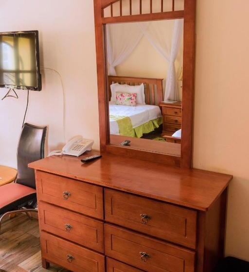 Deluxe Room, Fort Fun City