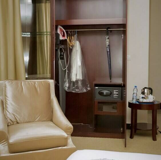 Lakosztály, Gloria Inn