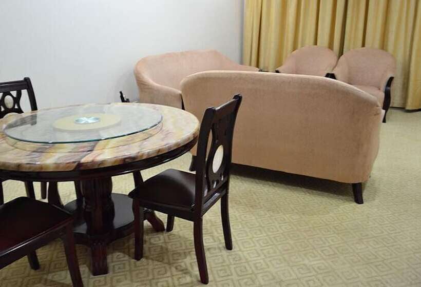 Lakosztály, Gloria Inn