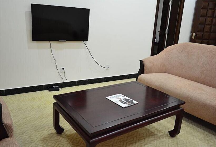 Lakosztály, Gloria Inn