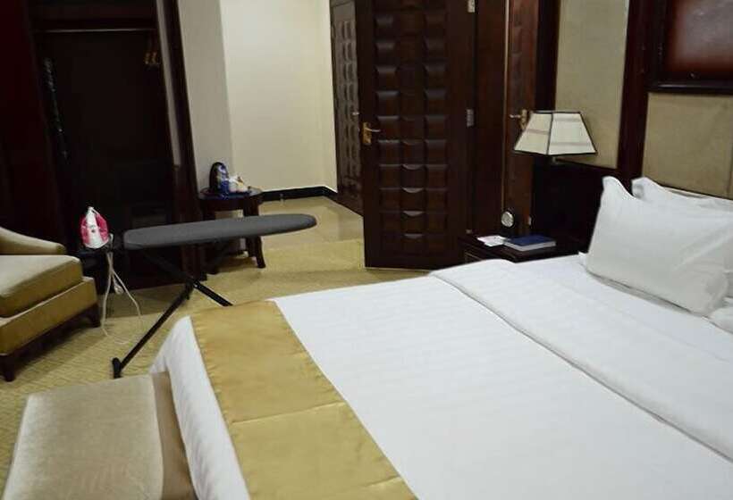 Lakosztály, Gloria Inn