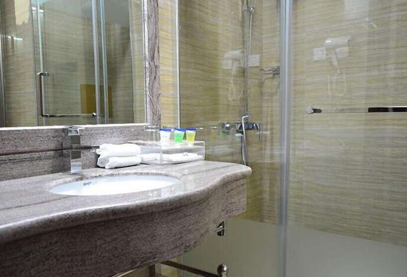 Standard Szoba, Gloria Inn