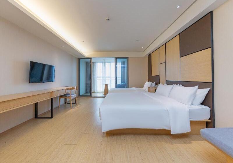 חדר משפחתי, Ji  Changzhou Dinosaur Park