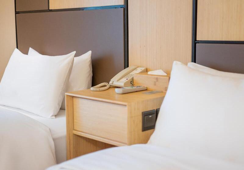 חדר משפחתי, Ji  Changzhou Dinosaur Park