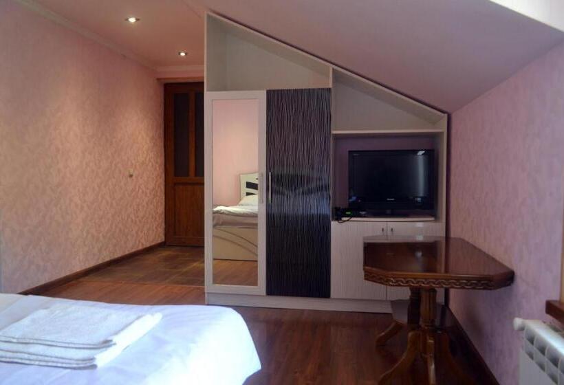 エコノミールーム, Nirvana