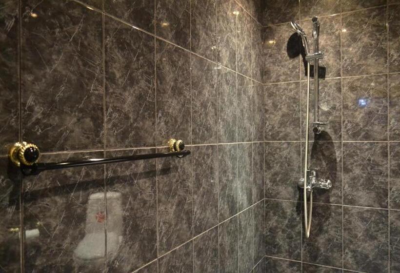 バス共有のスタンダードルーム, Nirvana